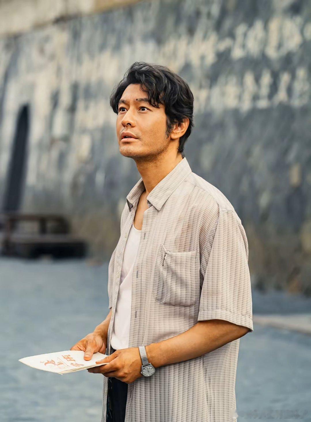 好奇去查了一下黄晓明的出身，不查不知道，一查才发现，原来黄晓明根本不是什么资源咖