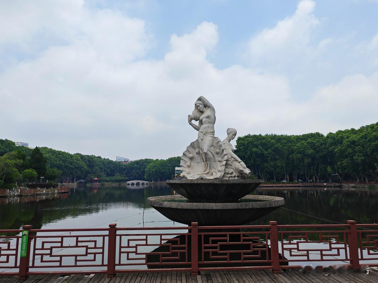 分享一张图证明你在哪个城市这张标志性的雕塑，许多到过蚌埠的人都知道——津浦大塘公