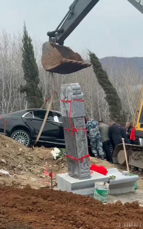 民政局回应用真奔驰车陪葬 看来二手车市场要多一辆土埋车奔驰S 