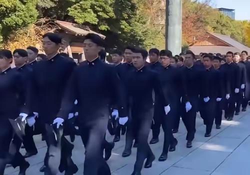 万万没想到，在中日交锋这么紧张的局势，日本居然举行了大型“拜鬼”行动！在12月1