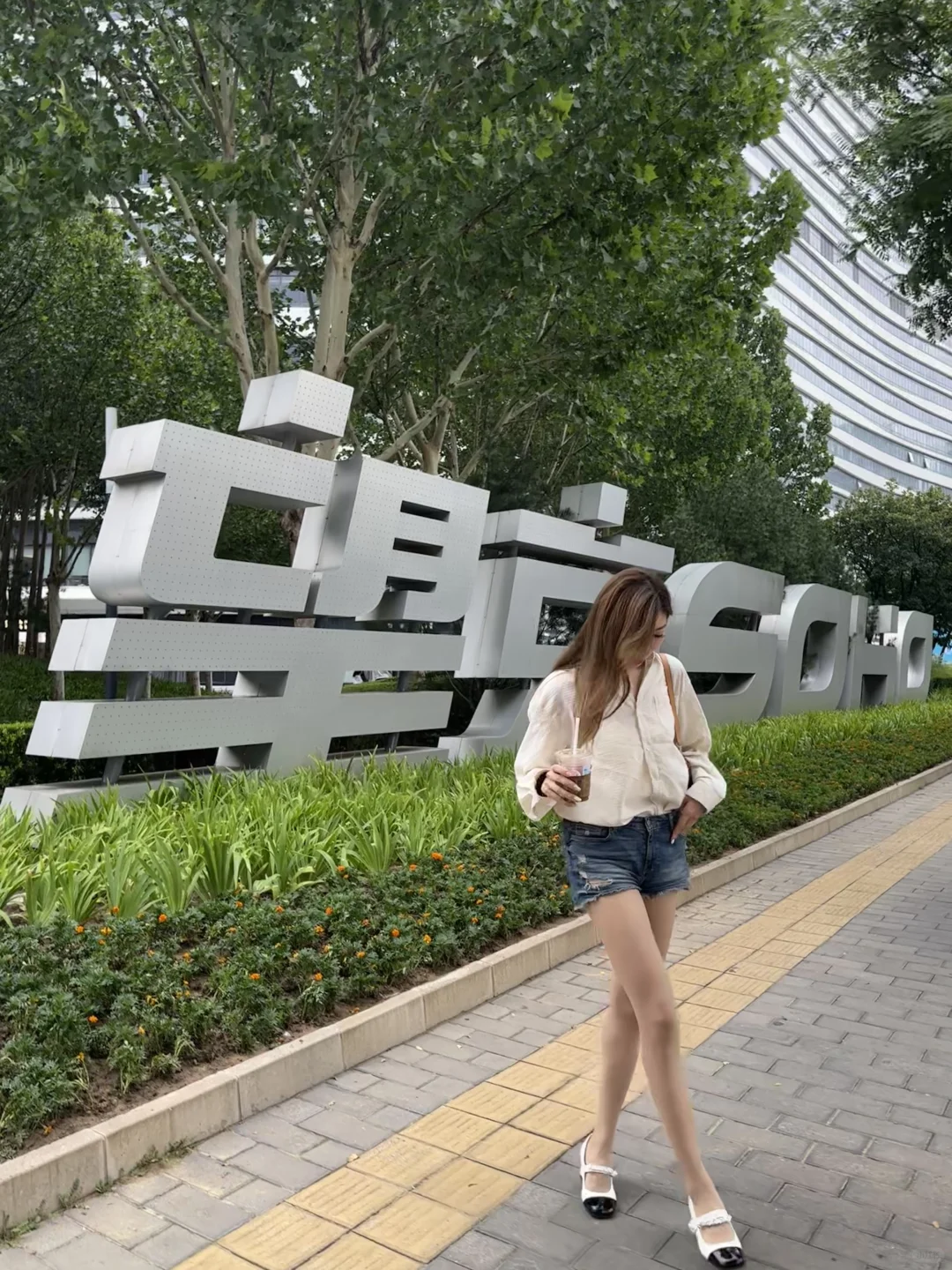 走一个路口被搭讪了三次