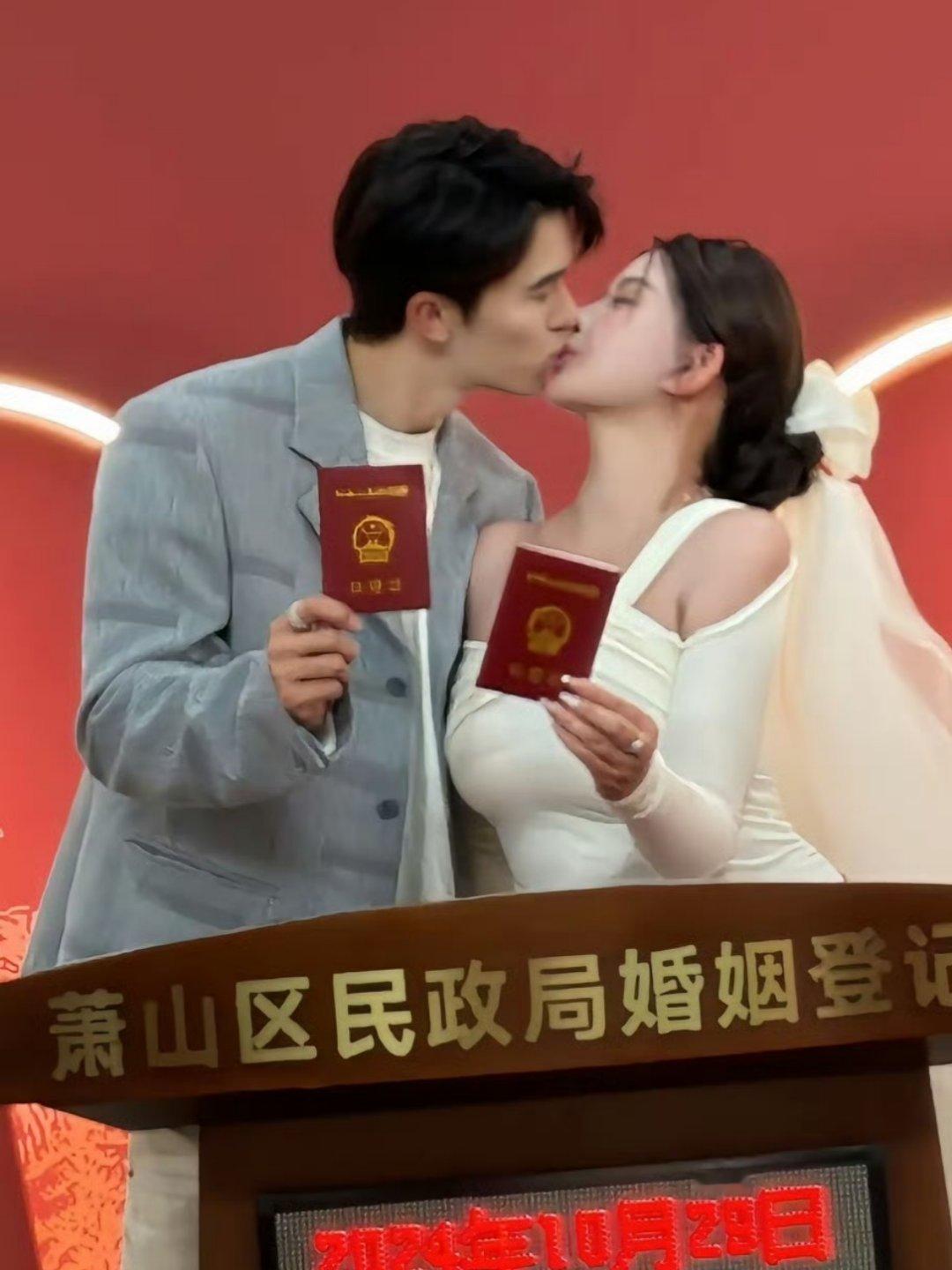 韩安冉宋浩然已去民政局登记离婚 结婚博主韩安冉直播中称和现任宋浩然已去民政局登记