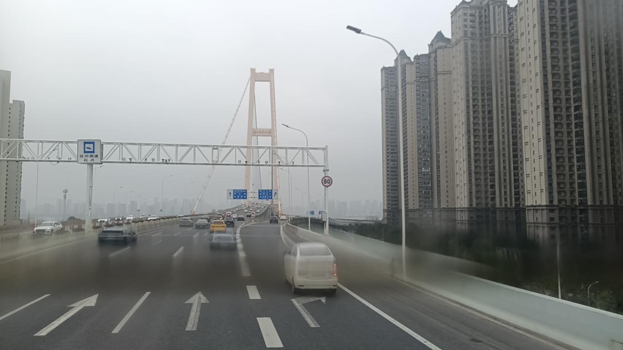 - 认知调整
- 接纳情绪：认识到情绪是正常的生理和心理反应，无论是喜悦、愤怒还