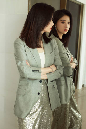 #蒋欣好忙# 蒋欣真的是太忙了！不仅要在《烈焰之武庚纪》中饰演心月狐，还要在《以