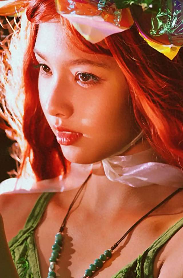 红毯不再比谁更贵，女演员的“下一束光”藏在角色里？