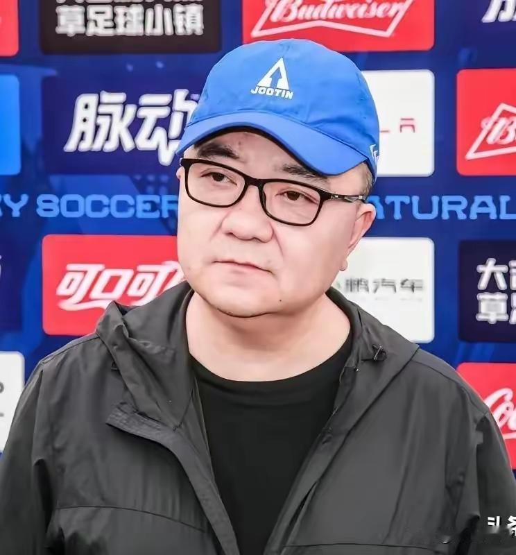 我好奇去查了一下董路的家庭，不查不知道，一查吓一跳，原来，他出身是高知家庭，父亲
