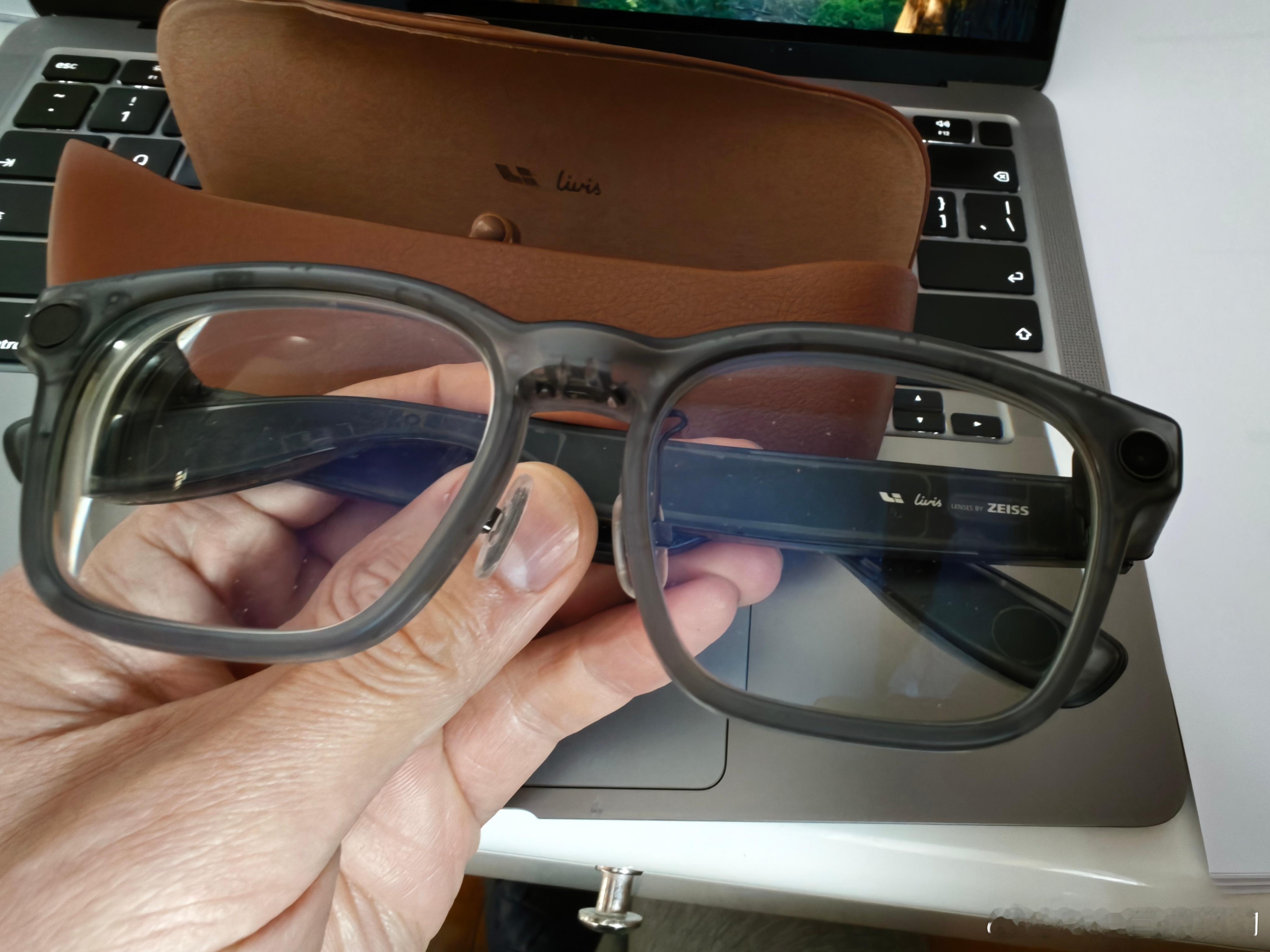 华为AI眼镜即将发布希望是轻薄+长续航+变焦拍摄以上是我的个人真实需求期待下一代