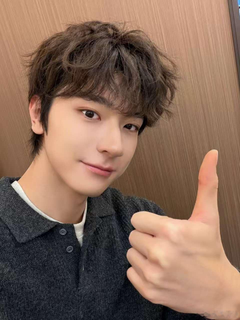 林一出道十周年晒照林一出道十周年发文林一出道十周年发文，好，