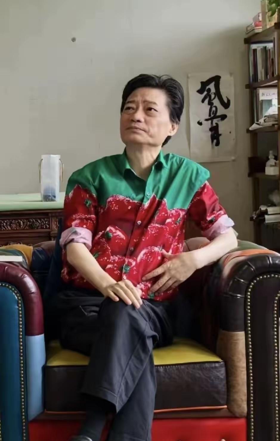 江山如此多娇，引无数大V竞折腰。惜实话实说，略输文采；东城公民，稍逊风骚。一代主