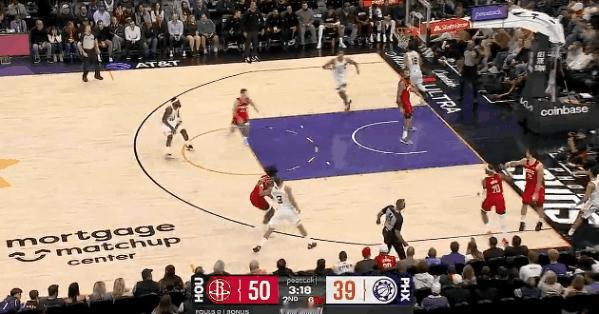 谢泼德这个抢断太拼了，阿们汤普森不浪费机会打进，领先狄龙的球队两位数了



这