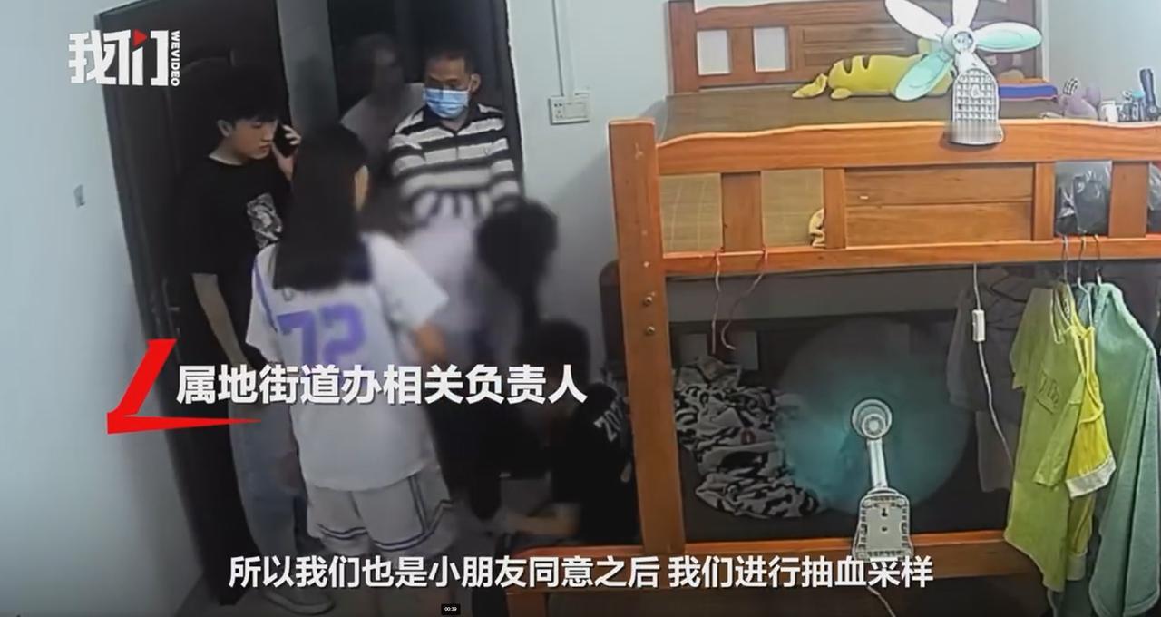 8月6日，广东湛江有家长反映，4日凌晨自己上夜班、两孩子单独在家时，被当地村委会