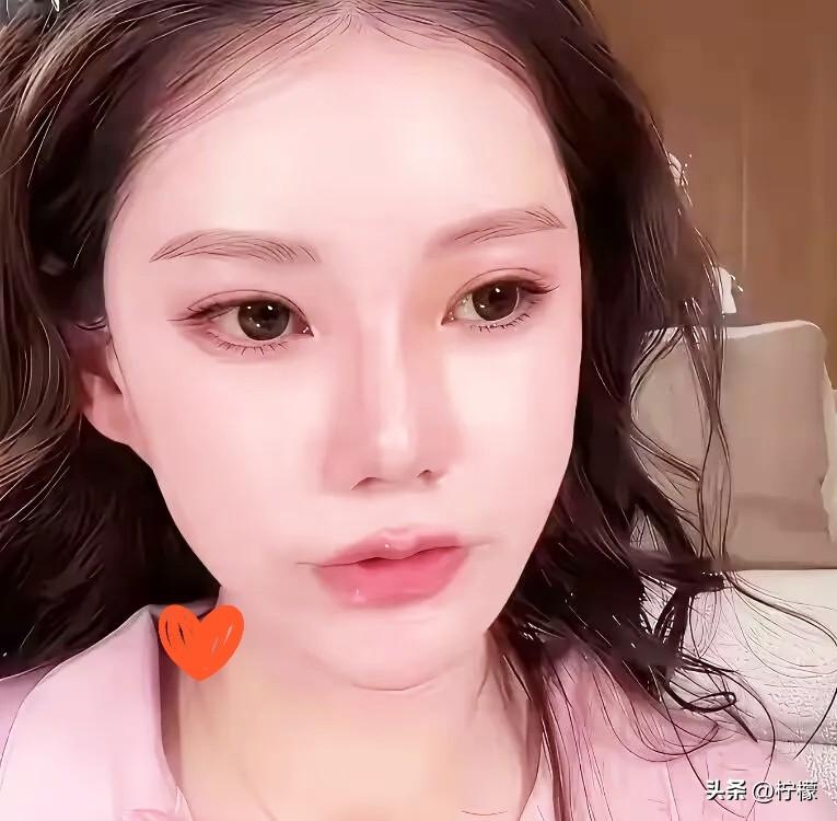 终于明白马筱梅，
为什么不敢让孩子姓马了！不是她娘家没底气，而是她心里比谁都清楚