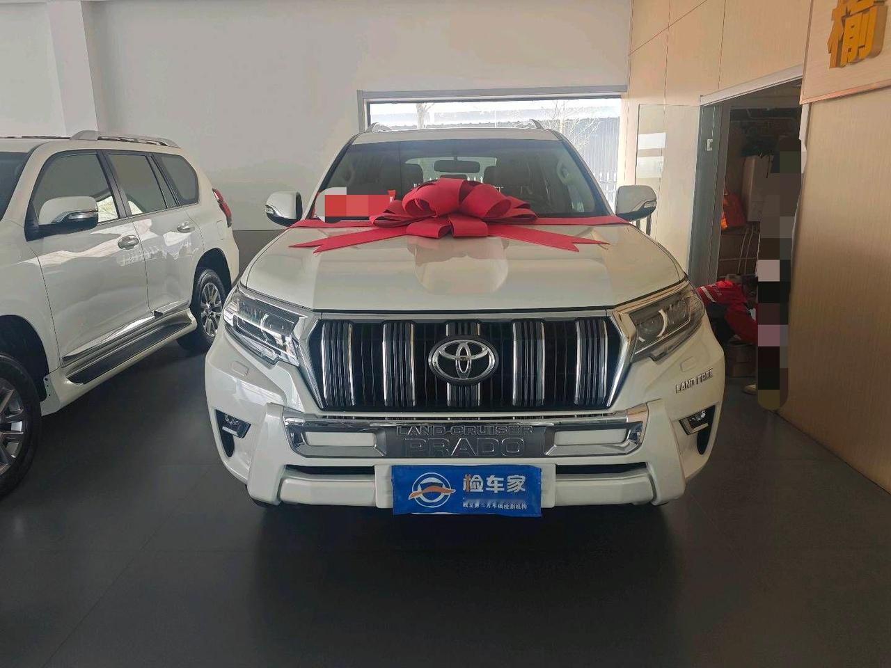 普拉多的保值神话依旧在延续，六年的二手车比新车还贵！
前两天帮粉丝验了一台普拉多