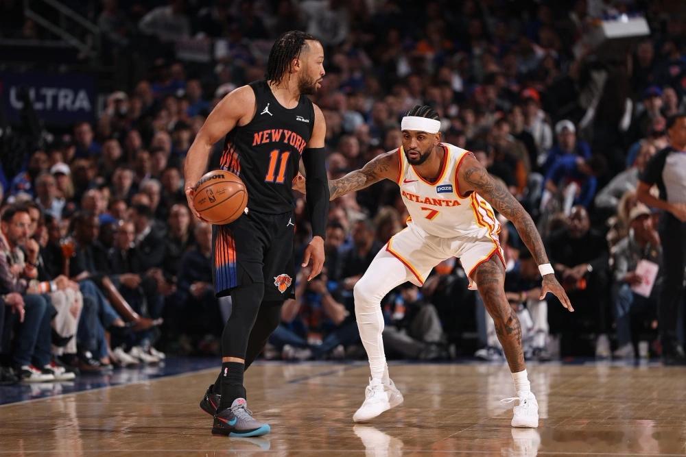 第三组：尼克斯1-1老鹰别看都是大比分1-1战平，尼克斯的处境要比活塞与凯尔特人