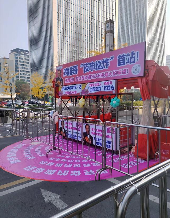 鸡排哥一夜爆火后现状 凭借一句“鸡排不翻面，感情不翻面”在9月爆红的景德镇“鸡排