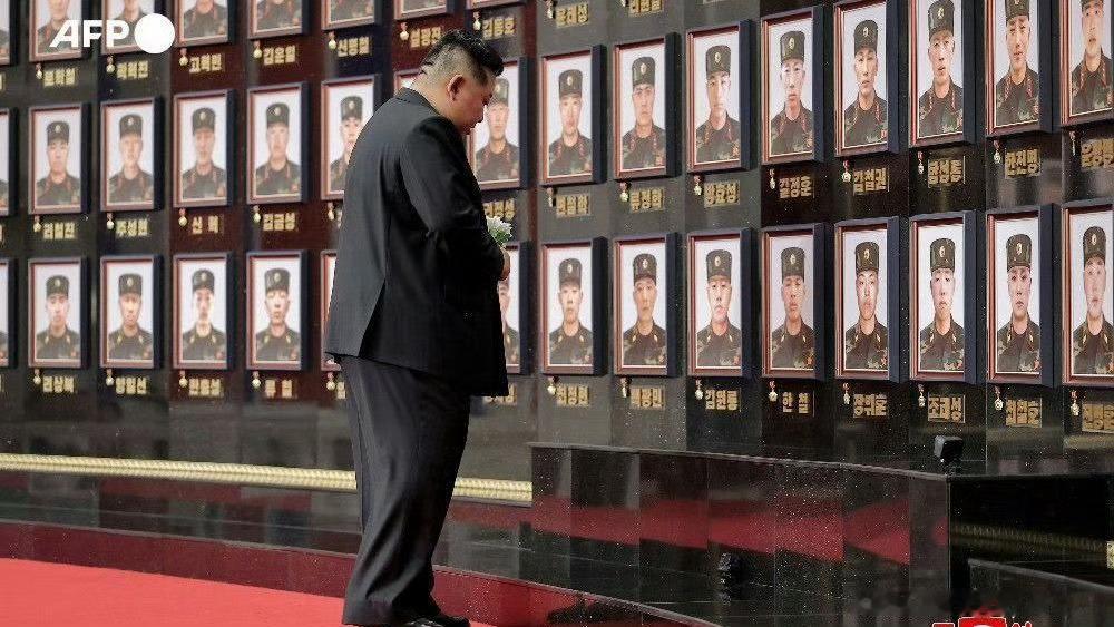 为境外作战阵亡的士兵授勋…… ​​​
