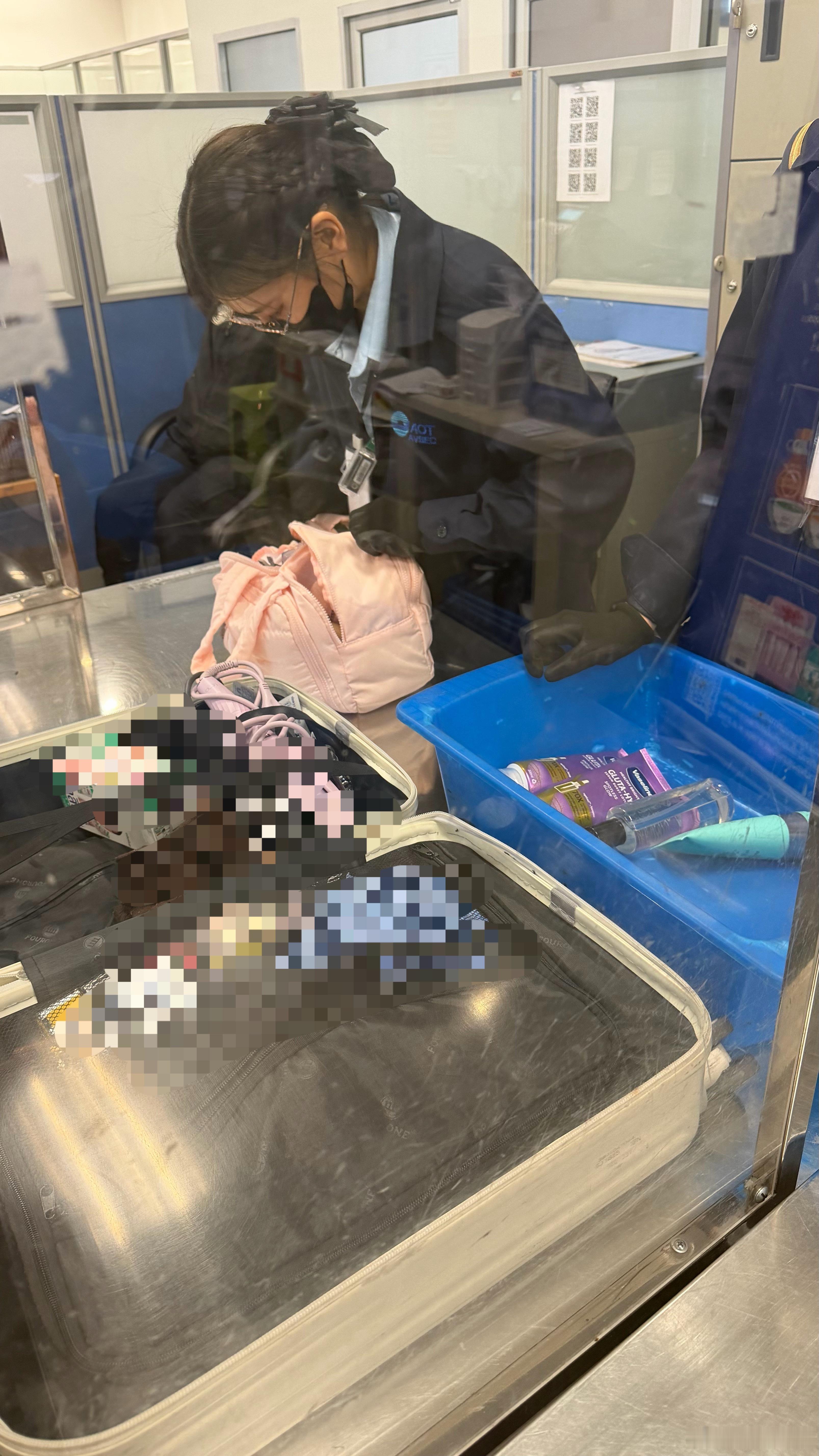 我真的心疼了 在711才买的两瓶身体乳 还有我最爱的一瓶tiffany身体乳和才