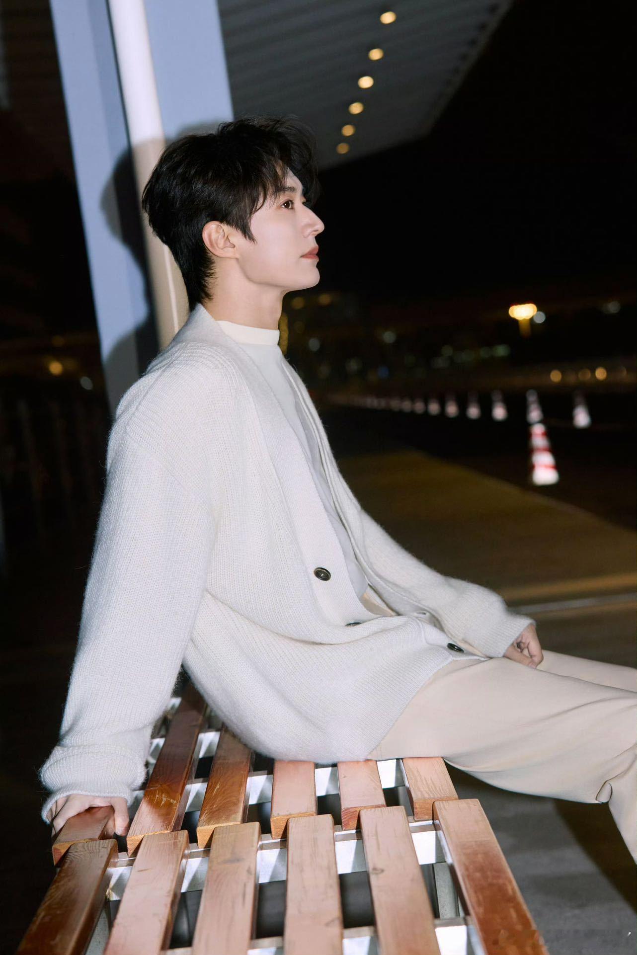 刘学义贝克汉姆合照刘学义九宫格强迫症犯了吗真的要被刘学义笑晕，执着九宫格的样子也