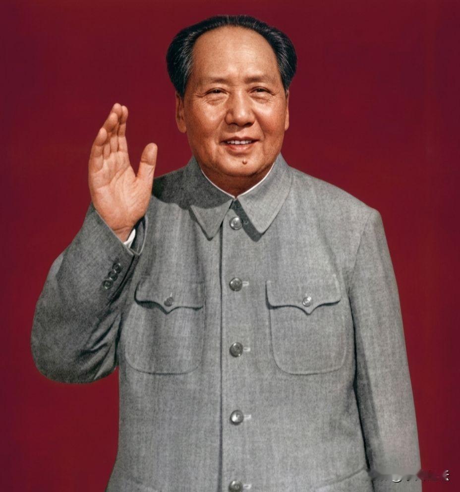 他是诗人，又是革命家。他是战士，又是统帅。
他指挥千军万马，自己不曾开过一枪。 