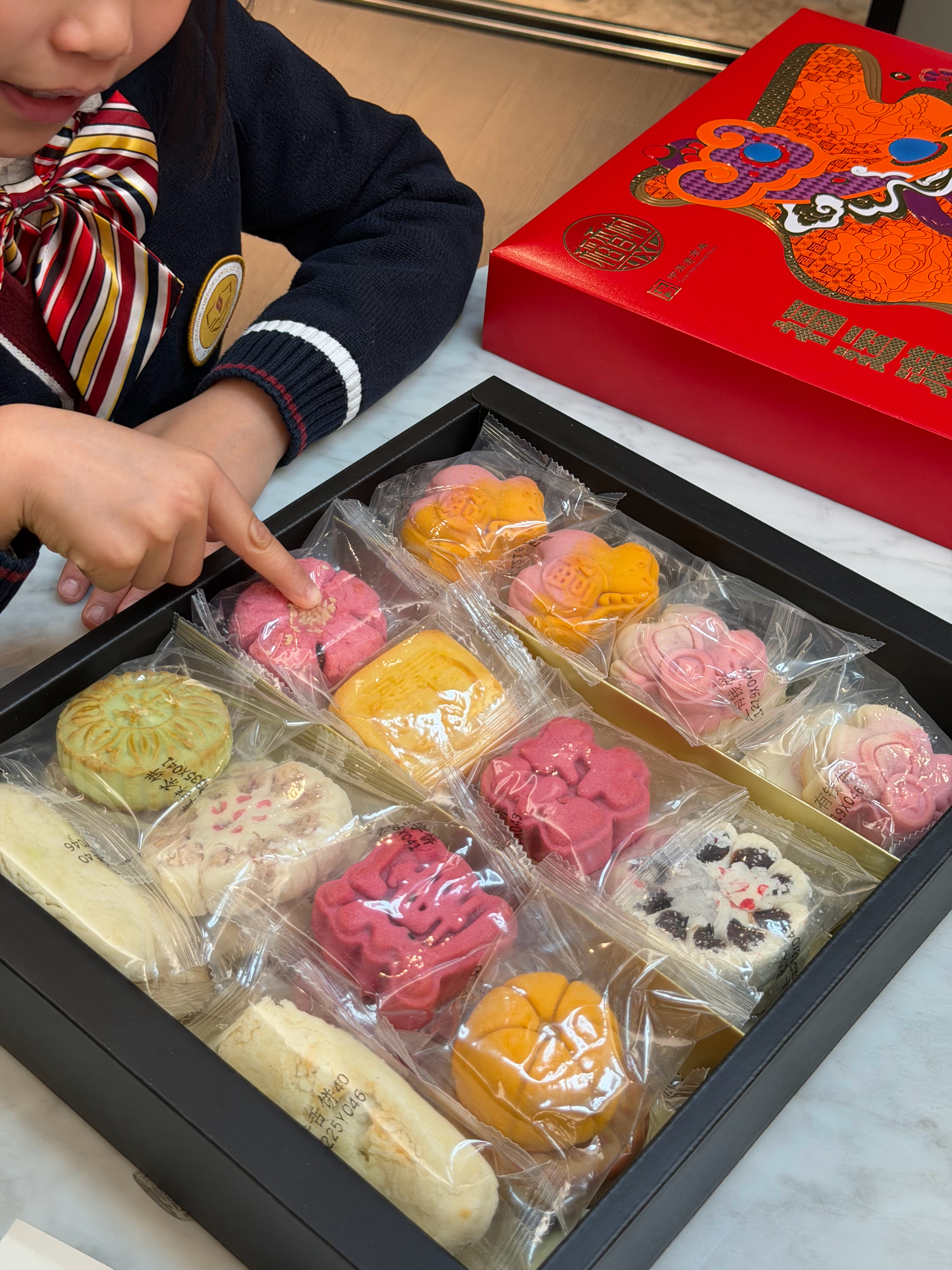 感谢拉夫劳伦全球双语代言人给小朋友的新年点心，马年大步奔腾呀～ 苏州