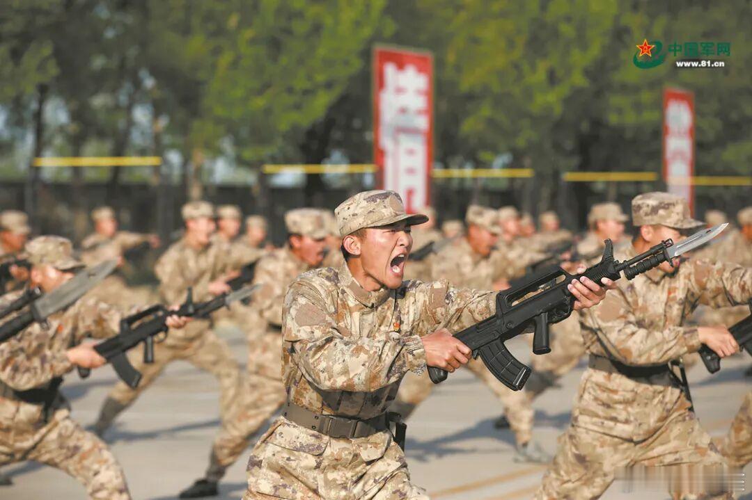 东风快递火箭军正青春火箭军 《骁》我走过玉门关外祁连山上飘的雪也走过长城边上潇潇