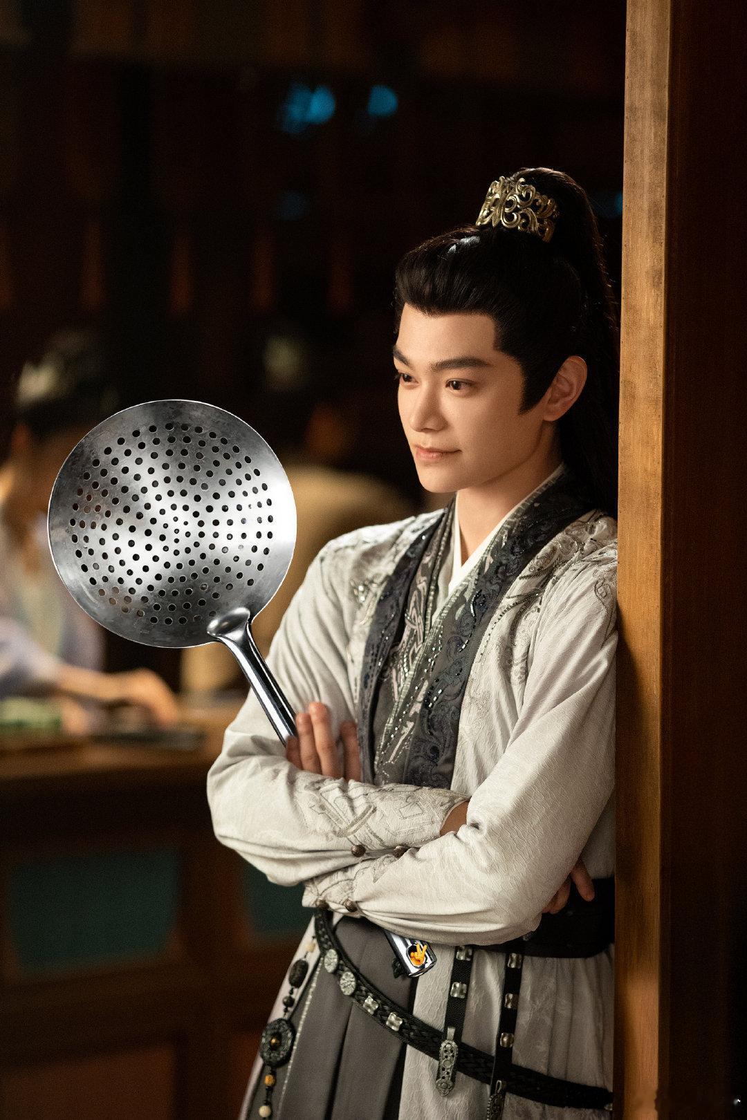 捉到片场偷吃道具的小丁，卫韫好萌谁能不喜欢