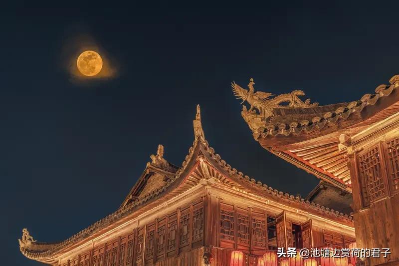 看到“月圆花好两知心”这个上联，很有结婚对联的甜蜜感。我对个下联“地久天长双比翼