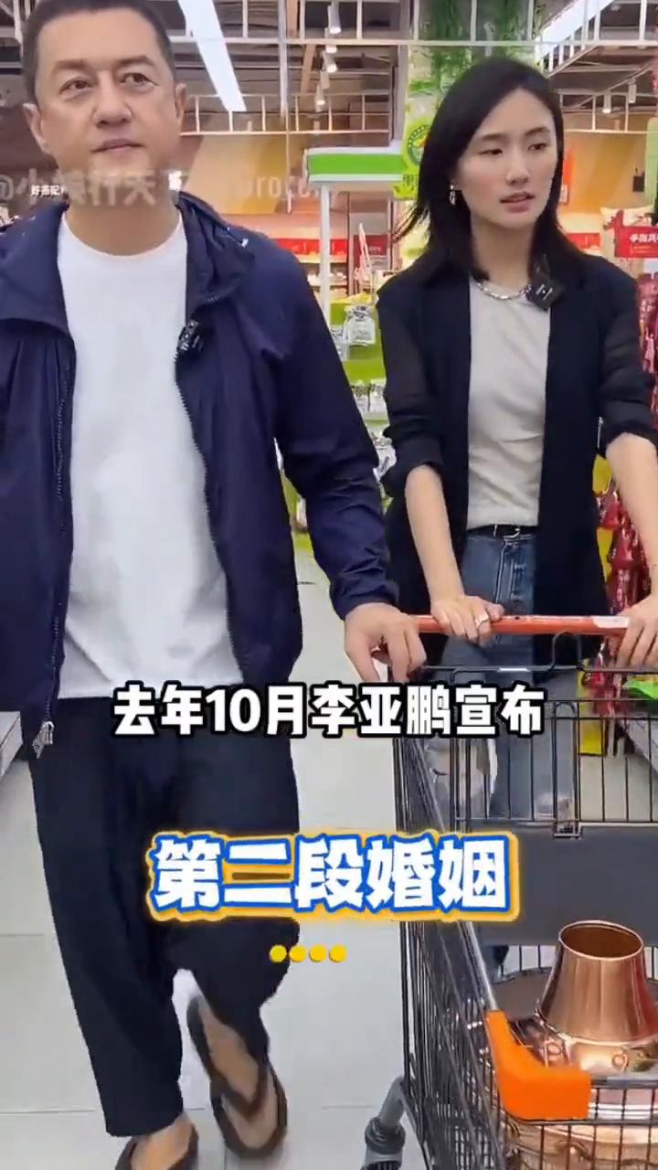 两婚两离，李亚鹏慈善二十年。
原来王菲早就告诉了我们李亚鹏是什么人。其实说到嫣然