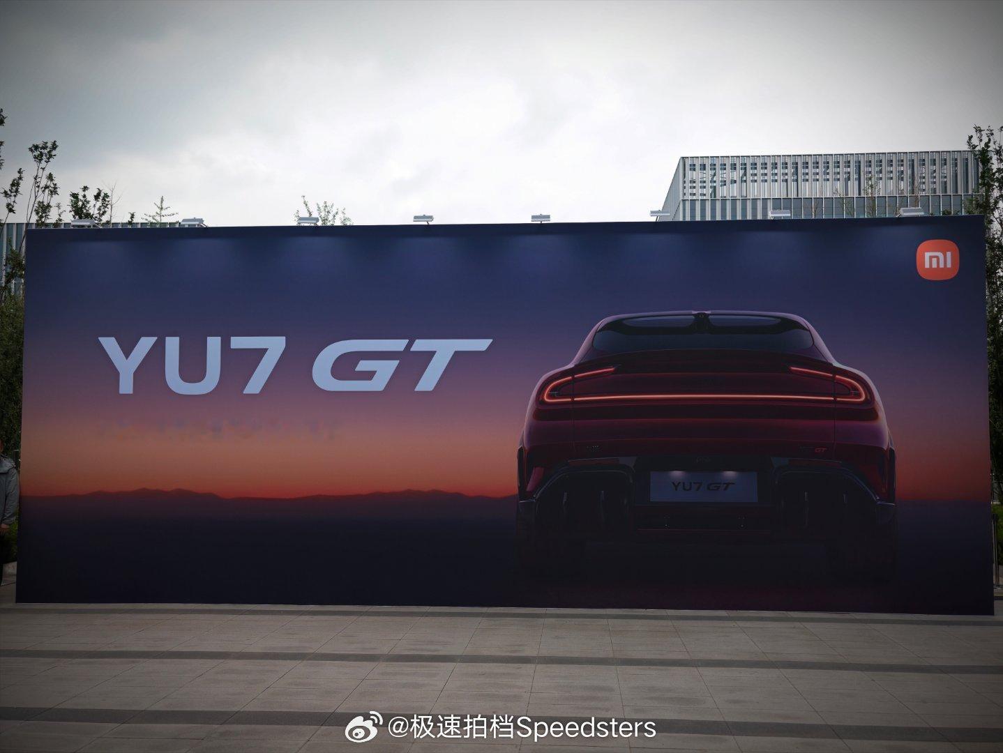 小米 YU7 GT，38.99 万这价格有点炸裂啊，前后双电机 1000Ps ，