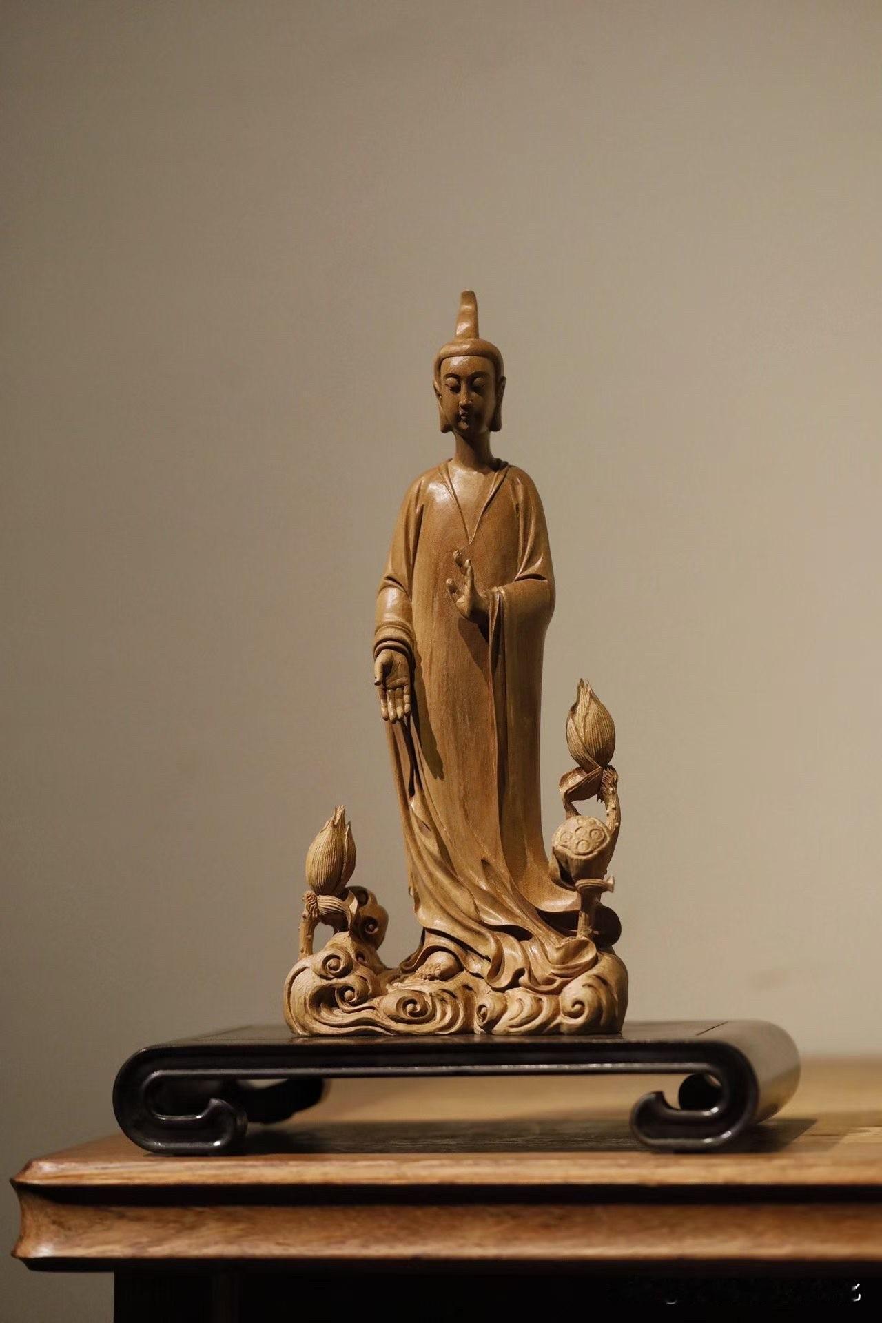 老山檀香｜北魏观音

喜欢北魏造像的人，往往都偏爱那一种“清”。

没有后世佛像