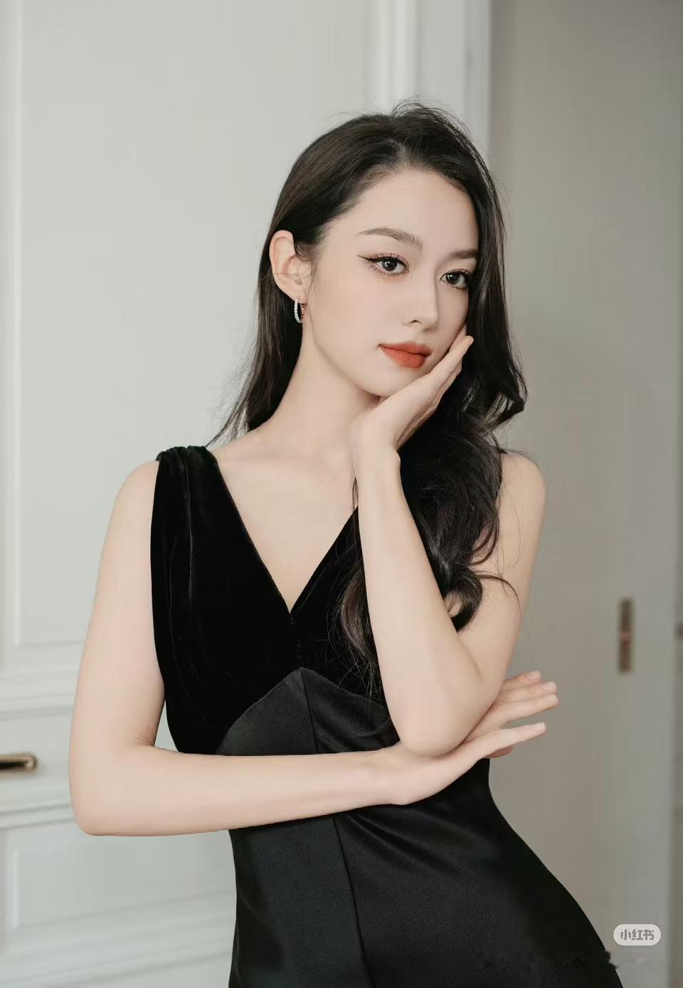 官宣终极大彩蛋：吉娜带着她的“黑白魔法”来了！猜了这么久，原来第六位女神是她！钢