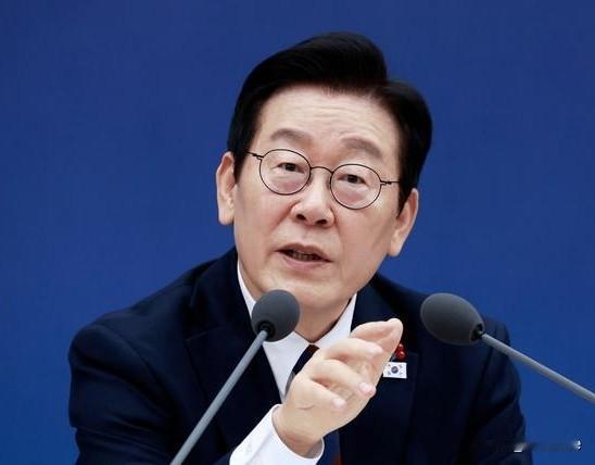 李在明这个总统不错，懂得民族情节的重要性，比起前任尹锡悦，可强太多了！特别是对待