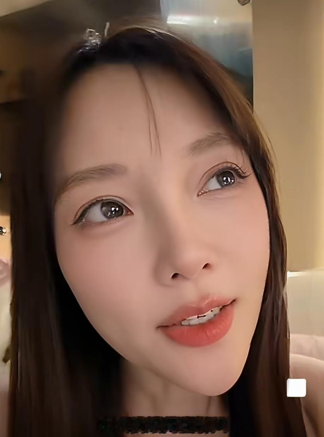 李小璐坦言
后悔当初恋爱脑毁了事业
网友：种什么因得什么果


近日，李小璐复盘
