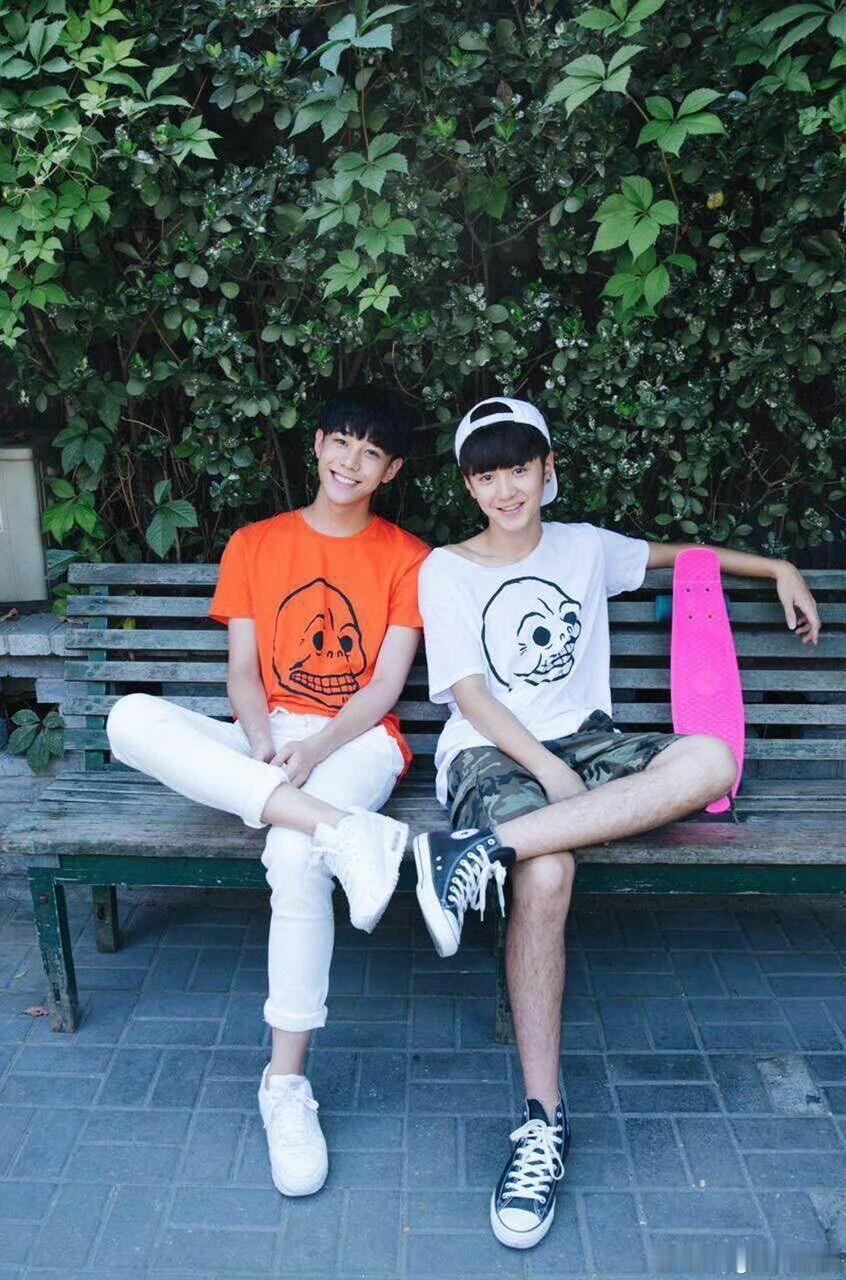 考古到陈哲远给周笔畅的小开始当模特当年有点像小学生诶～ 