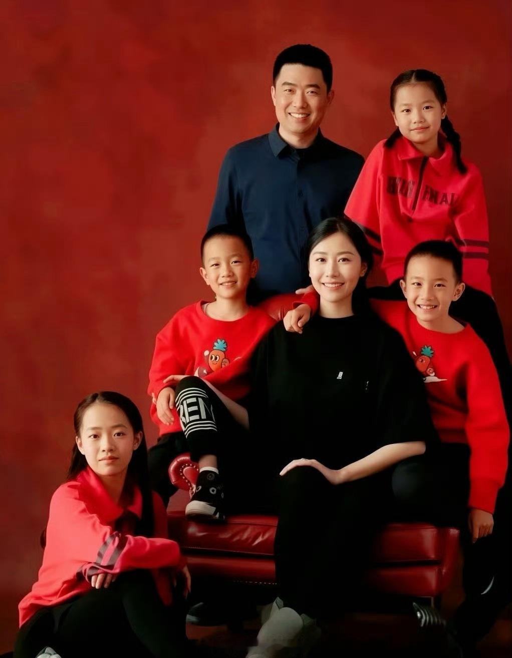 厉害呀，积极响应国家号召~一大家子出门，开两台MEGA比较合适 曝理想CEO李想
