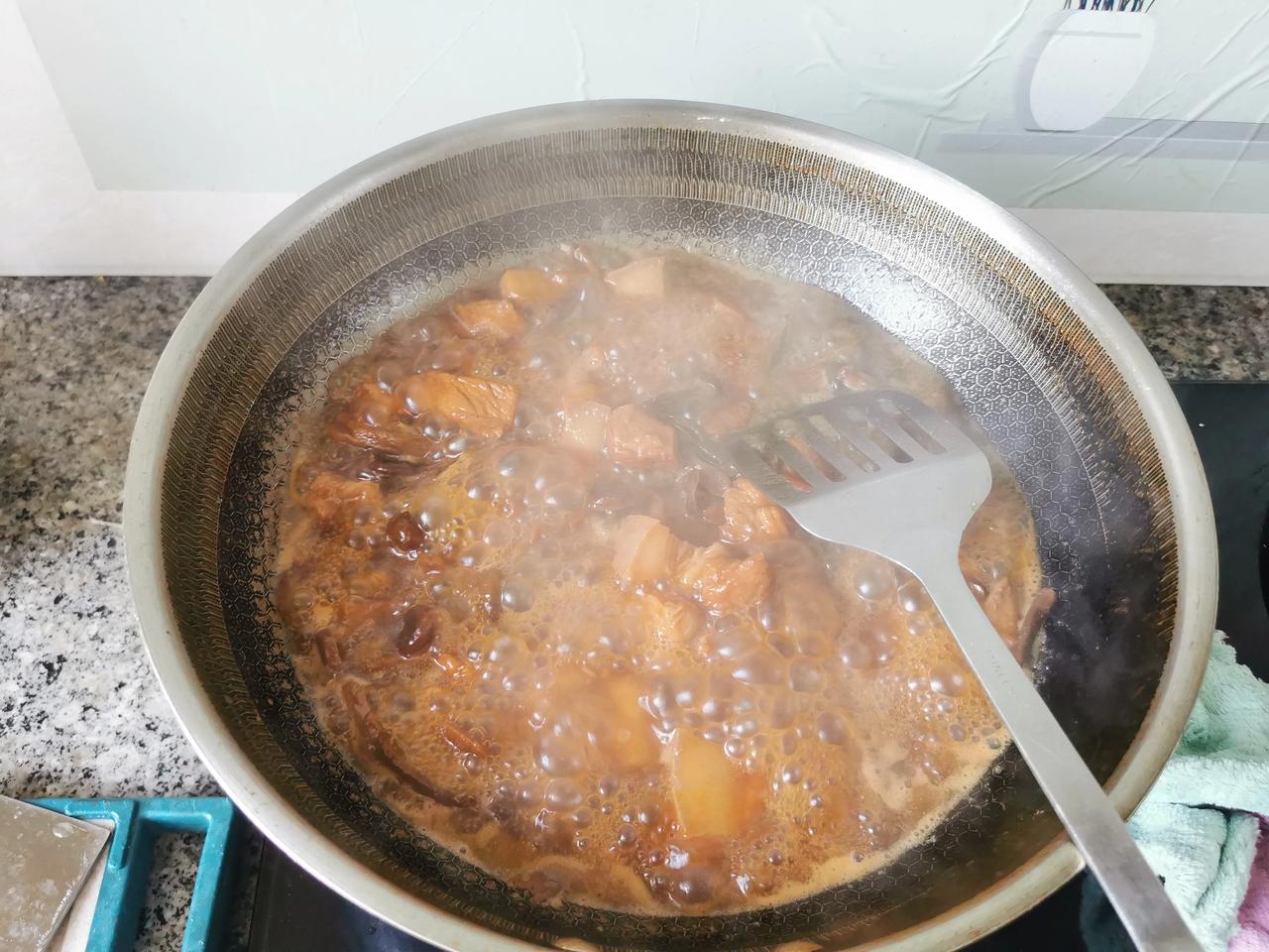 #今日直播完成的菜系，# #红烧肉炖香菇#