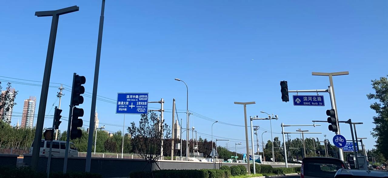 北京副中心的一个路口，长方图可放大看，细节用心了