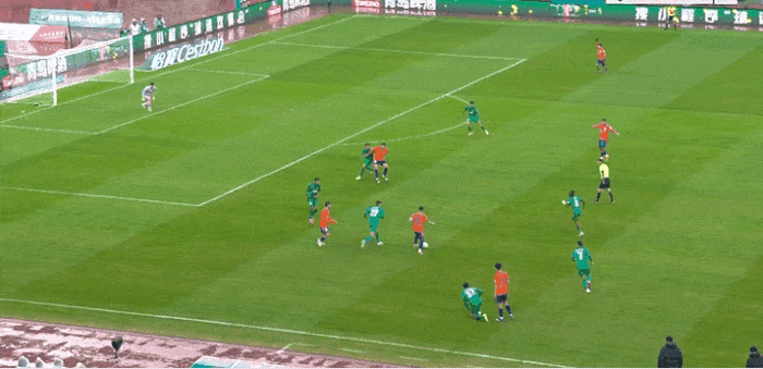 谢文能爆射，克雷桑头球破门，山东泰山2:1力克北京国安，迎来两连胜。
没有外部因