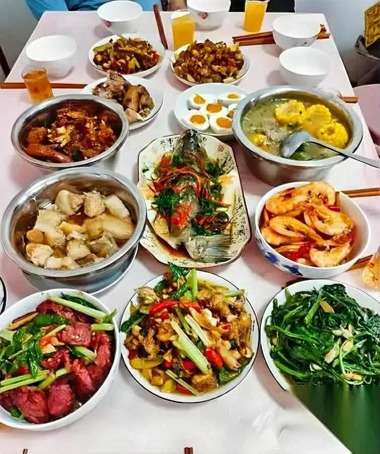 发工资了，17000。

我盯着银行APP的数字，手指戳了三遍才敢信——这是我跑