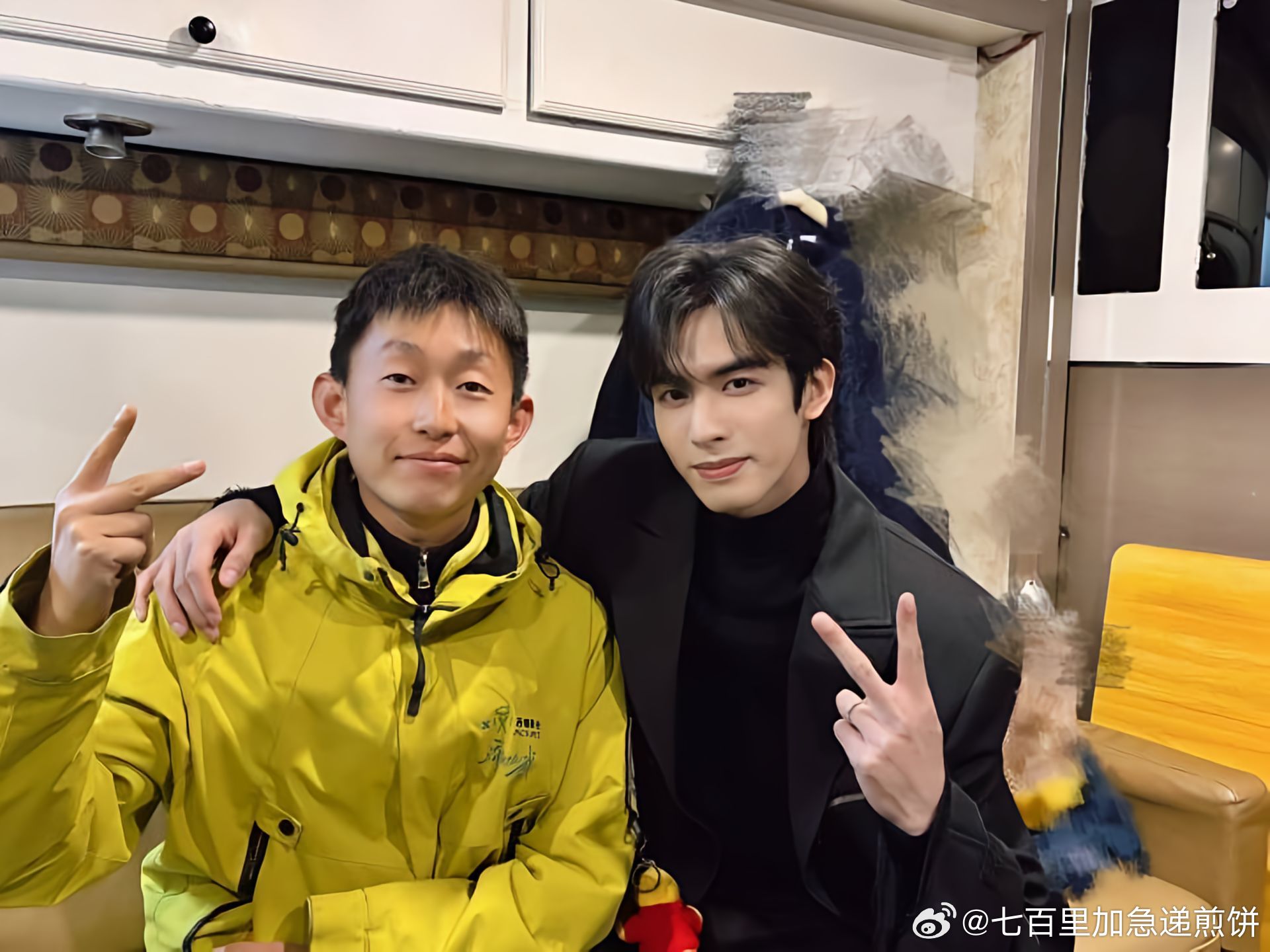 路人合照方面，宋威龙也是权威的 ​​​