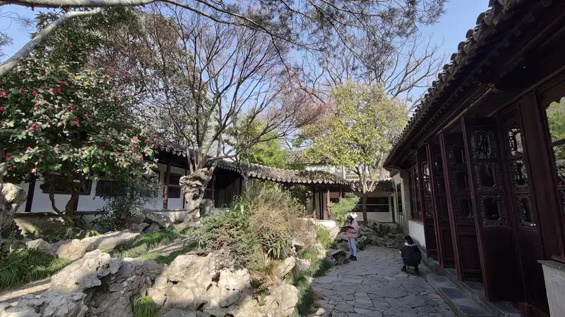 这些有钱人修的花园，都是在主人有钱有势时修的，到了子孙这一代，要么没钱了，要么没