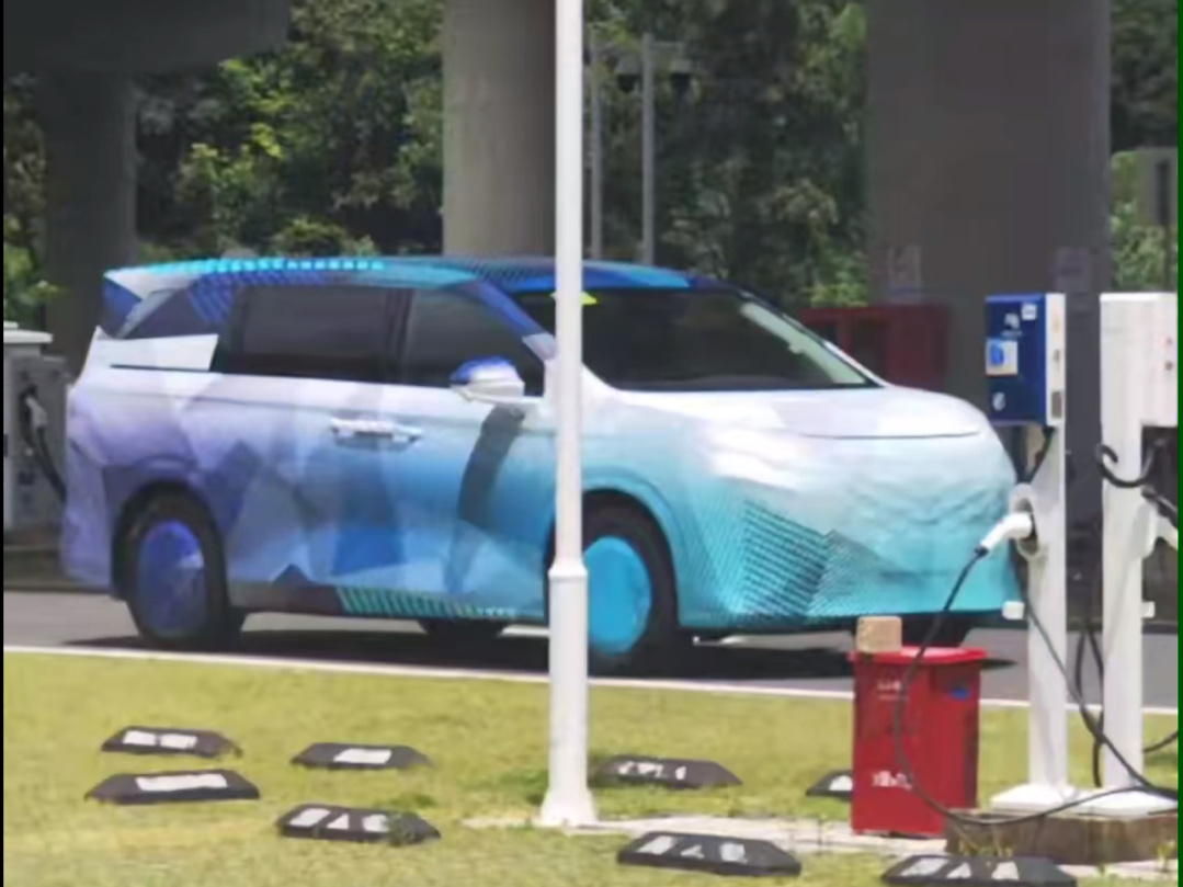 #迪子新车# 兄弟们，继比亚迪秦汉唐宋元，比亚迪周要来了，周天子MPV就是大气，
