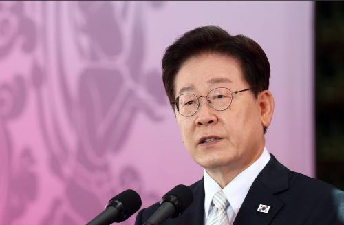 格局拉满！李在明中韩双语公开慰问中国，全网刷屏暖心一幕！中韩关系强势回暖，经贸文