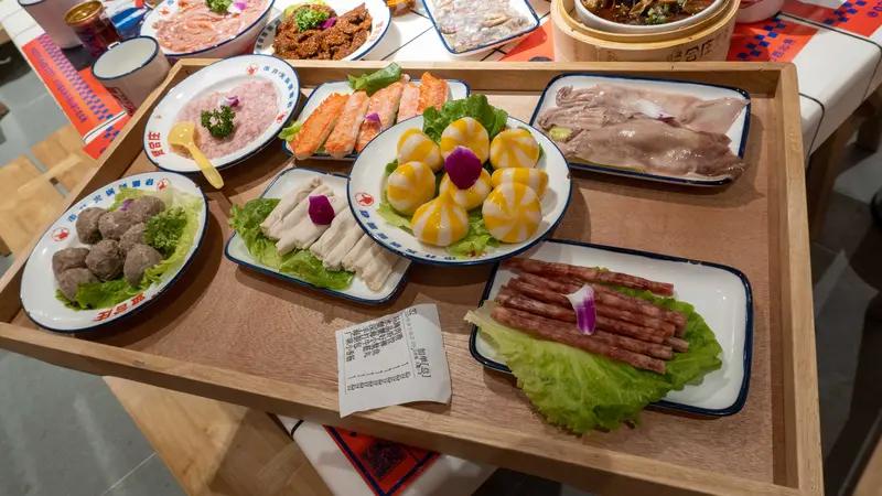 一名顾客就餐后拒不买单，因觉得店内火锅口味过于清淡，当场写下五千字差评，店家为避