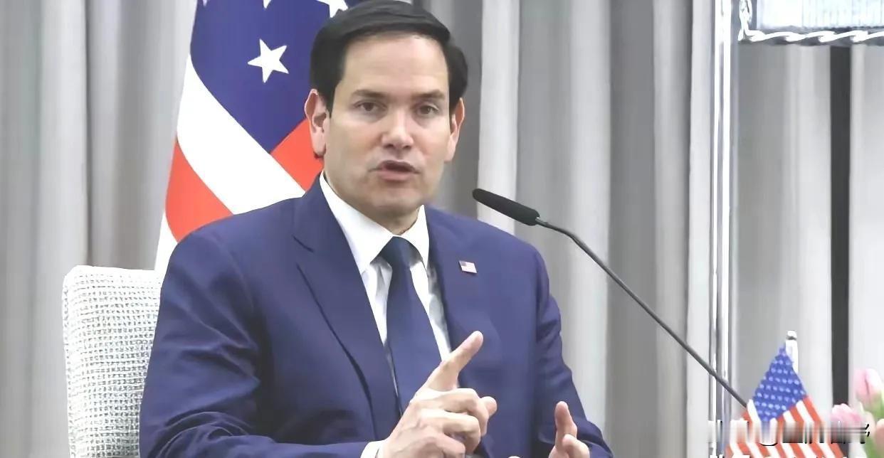 听完美国国务卿卢比奥的话，欧洲人直接被感动，手掌都拍红了！

他一句话把欧洲人拿