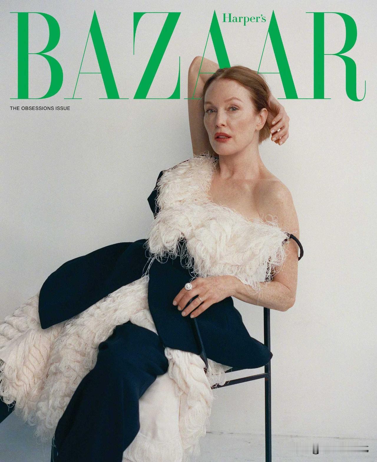 外娱资讯，朱丽安·摩尔近日为时尚杂志《Harper's BAZAAR》拍摄了最新