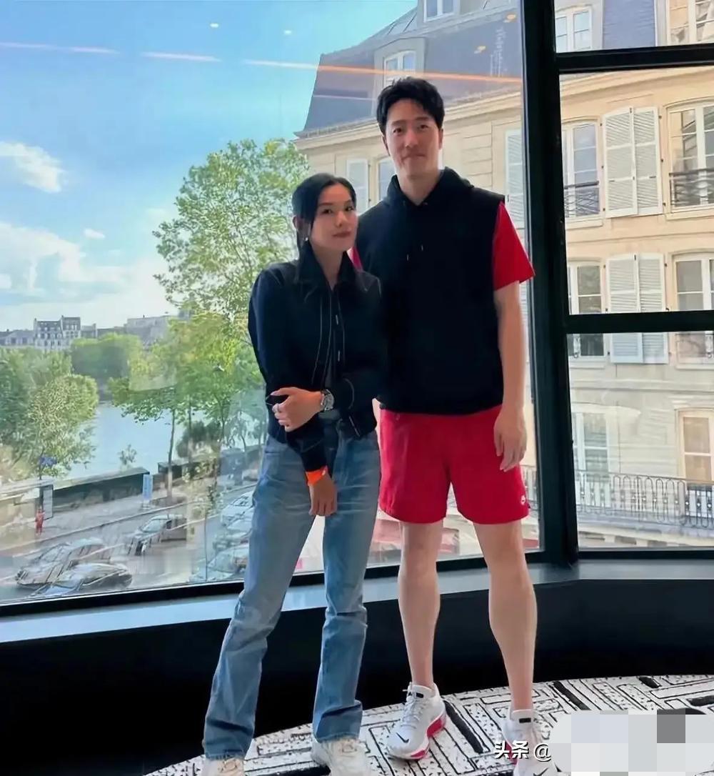 盘点在美国买别墅或房产的大明星：
1、刘翔，在美国洛杉矶的郊外购置了别墅，年纪轻