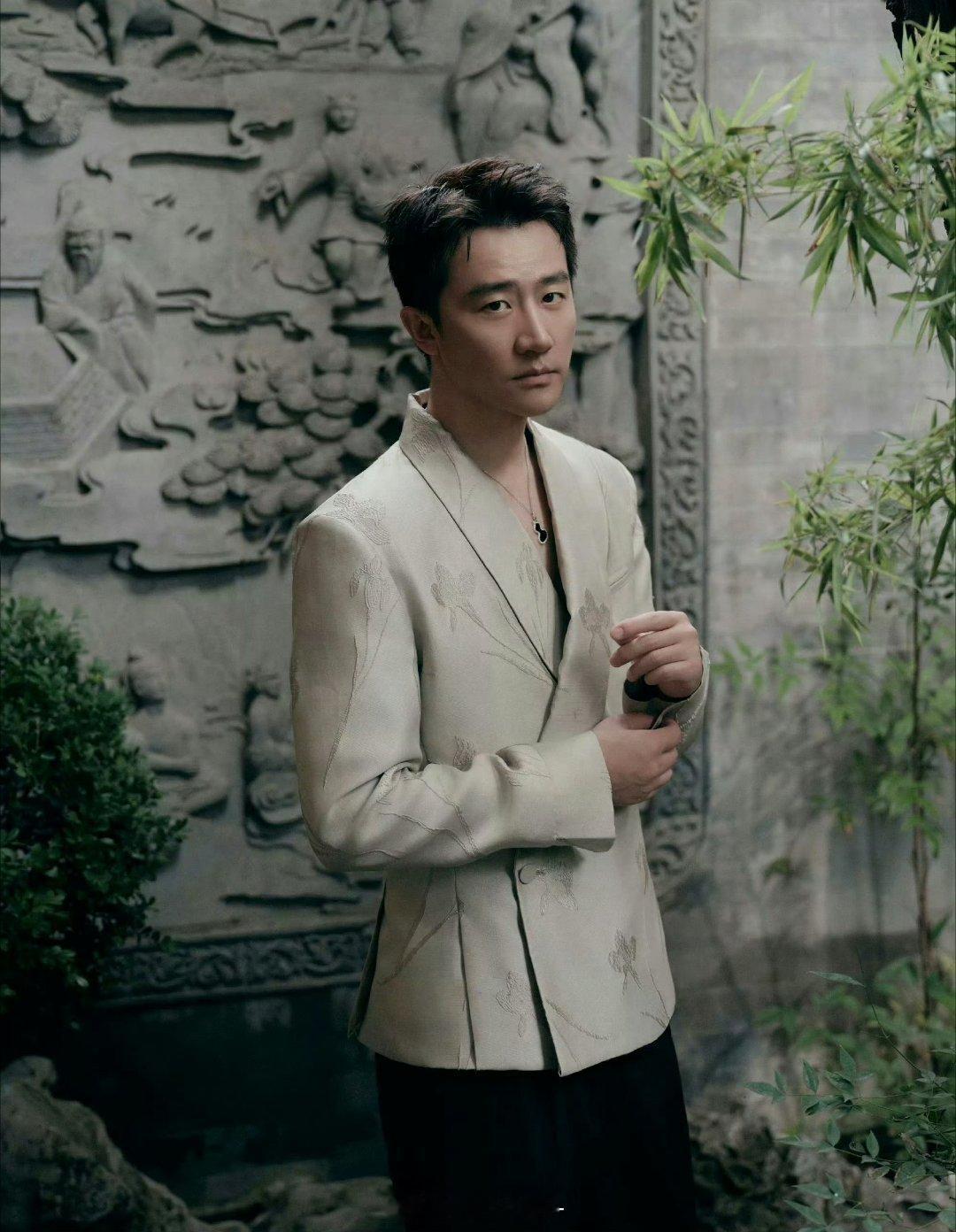 #余承东宣享界S9再添明星挚友#黄轩也成为享界S9车主啦，比较喜欢的一位男星，帅