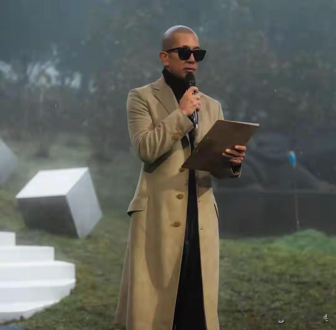 大S去世一周年了，具俊晔前后矛盾表述做法的那个劲又上来了。
1.一年前大S刚去世