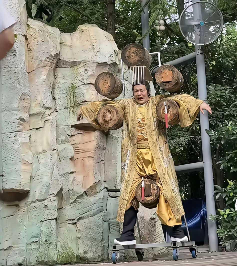 大热天，景区表演，一天600你愿意做吗？